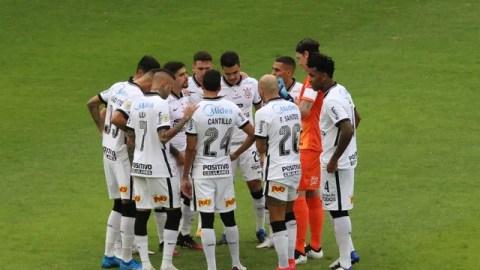 Time do Corinthians reunido antes do jogo com o América-MG