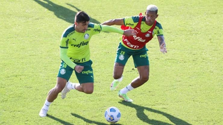 Victor Luis e Danilo, na Academia do Palmeiras — Foto: Cesar Greco / Ag. Palmeiras