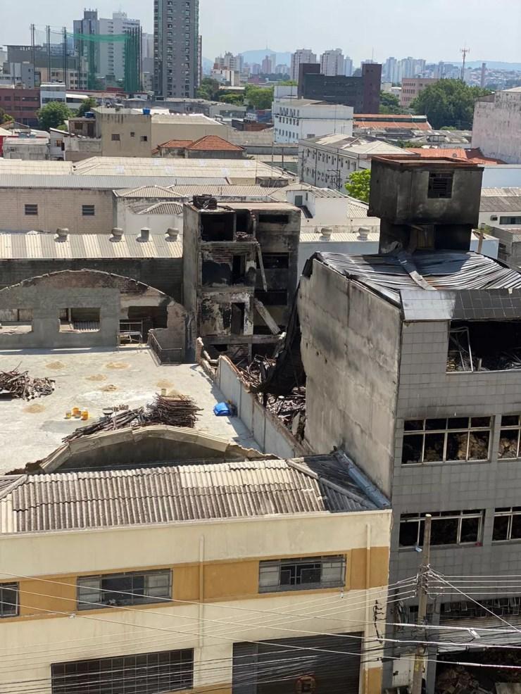 Incêndio destruiu parte do edifício localizado no bairro do Bom Retiro, na região central de São Paulo — Foto: Reprodução/Arquivo pessoal