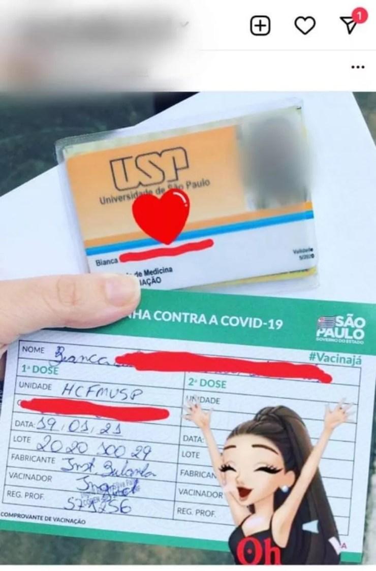 Estudante compartilha comprovante de vacinação da CoronaVac ao lado de carteirinha da USP — Foto: Reprodução/Redes sociais