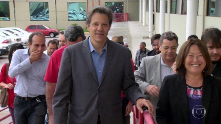 Candidato do PT, Fernando Haddad, faz campanha no interior paulista