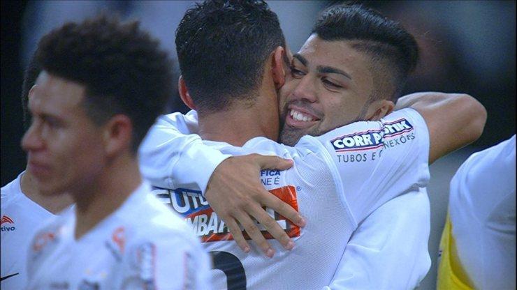 Em Itaquera, Santos vence de novo e elimina Corinthians