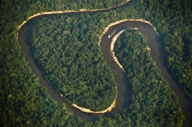 Imagem aérea do Rio Juruá, na Amazônia. Biodiversidade brasileira precisa receber ao menos o dobro de investimentos para manter preservação — Foto: Bruno Kelly/Reuters