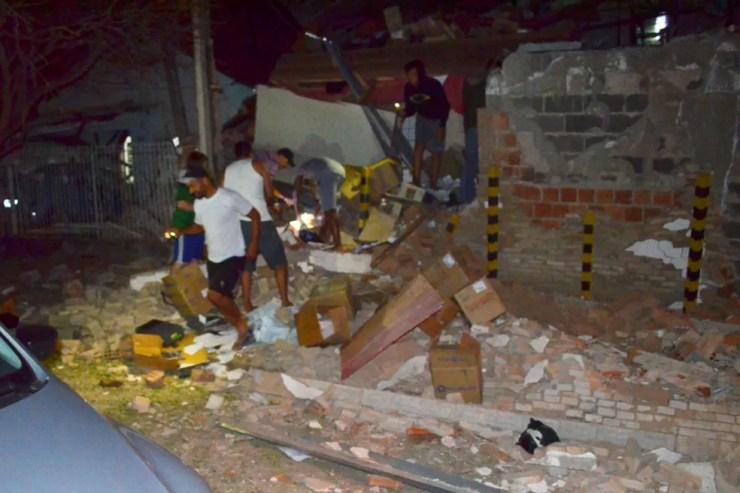 Policial civil é morto após quadrilha explodir prédio de empresa de valores em Araçatuba (Foto: Arquivo Pessoal)