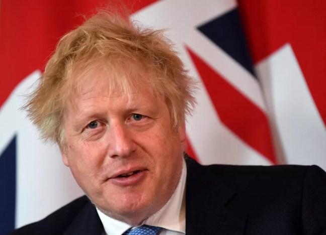 Primeiro-ministro britânico, Boris Johnson, na residência oficial de Downing Street, em Londres — Foto: Daniel Leal via Reuters