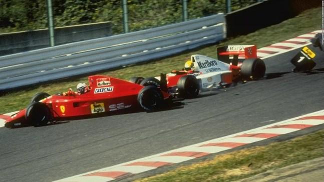 Senna bate em Prost após a largada do GP do Japão de 1990, em Suzuka — Foto: Getty Images