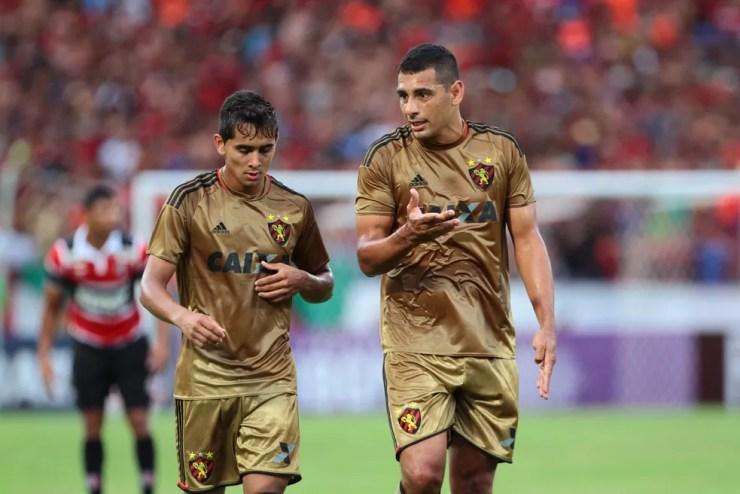 Everton Felipe e Diego Souza construíram amizade no Sport (Foto: Marlon Costa / Pernambuco Press)