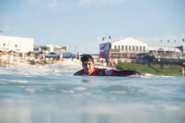 Gabriel Medina foi superado por Italo Ferreira na final — Foto: Matt Dunbar/World Surf League