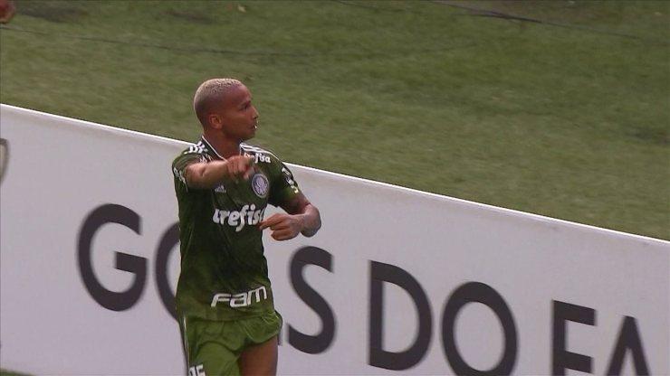 Gol do Palmeiras contra o Vitória! Dudu cobra escanteio, e Deyverson amplia de cabeça