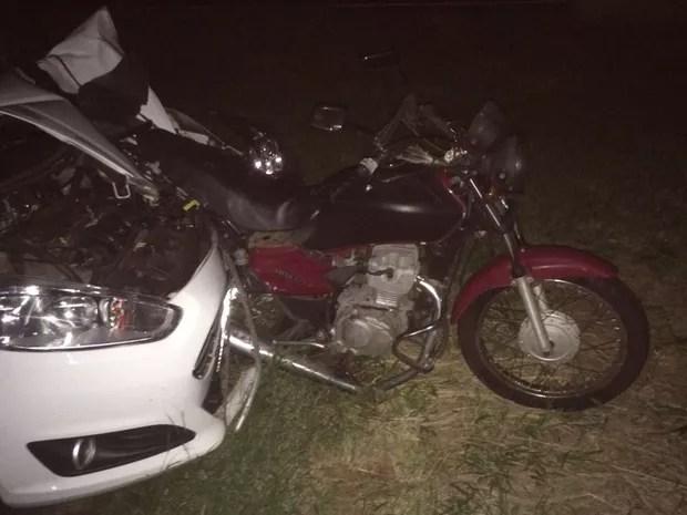 Moto e carro se envolveram em acidente na rodovia Washington Luís (Foto: Divulgação/Polícia Rodoviária)