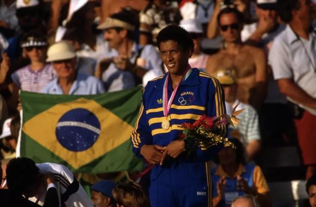 Joaquim Cruz conquista a primeira medalha de ouro do Brasil em provas de pista — Foto:  Heinz Kluetmeier /Walt Disney Television via Getty Images
