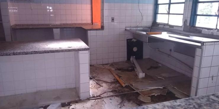 Cozinha do circo escola São Remo, na Zona Oeste de SP, após invasão  — Foto: Acervo pessoal 