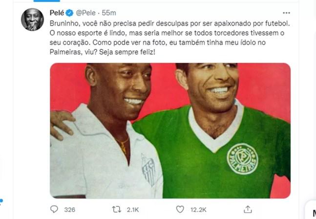 No Twitter, Pelé mostra apoio a menino torcedor do Santos — Foto: Reprodução