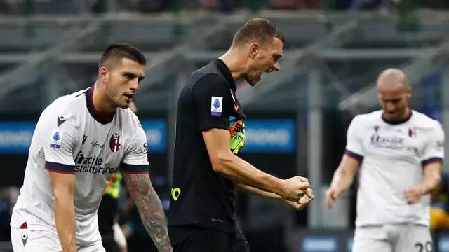 Dzeko comemora gol da Inter de Milão sobre o Bologna