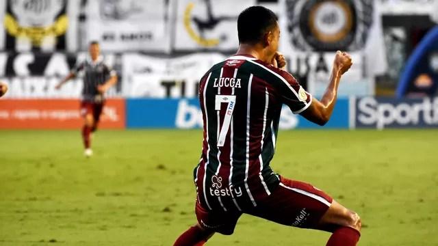 Lucca comemora gol em Santos x Fluminense