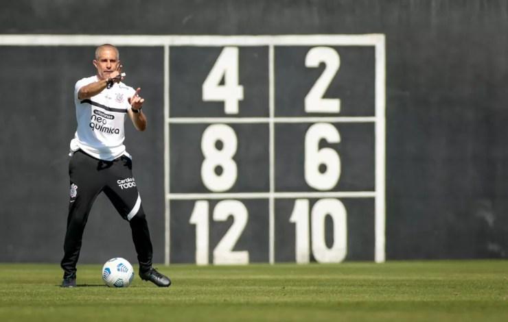Sylvinho no treino do Corinthians — Foto: Rodrigo Coca/Ag. Corinthians