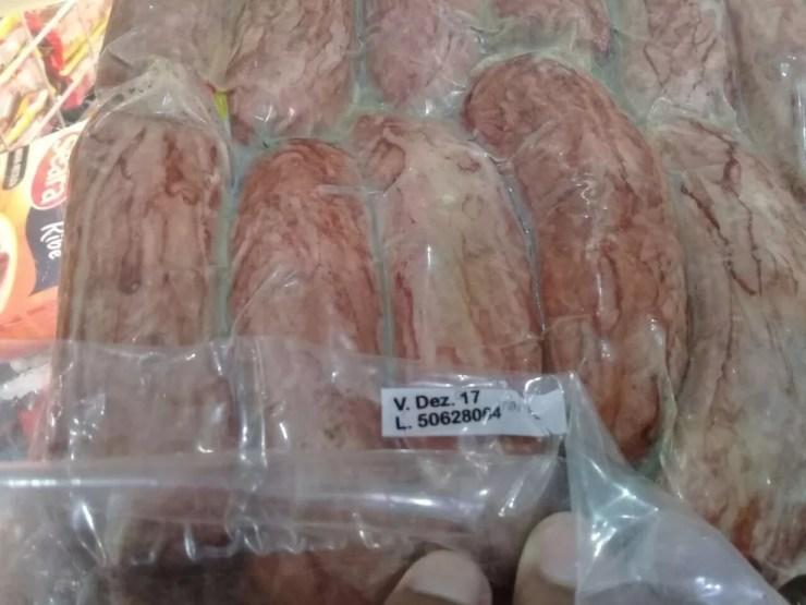 Segundo a polícia, mercado em Mairinque trocava a validade dos produtos (Foto: Polícia Civil/Divulgação)