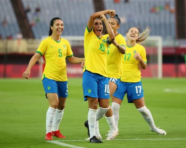 Marta comemora segundo gol, Brasil x China, Olimpíadas — Foto: REUTERS/Molly Darlington