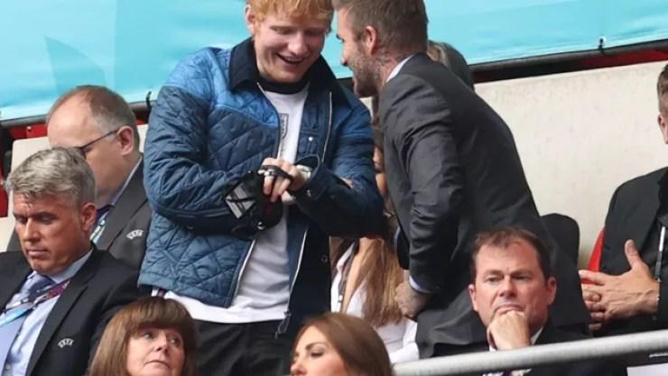 Ed Sheeran e Beckham assistem Inglaterra x Alemanha