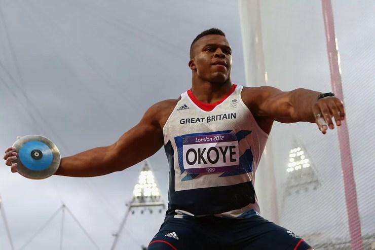 Lawrence Okoye competindo em Londres-2012 — Foto: Alexander Hassenstein/Getty Images