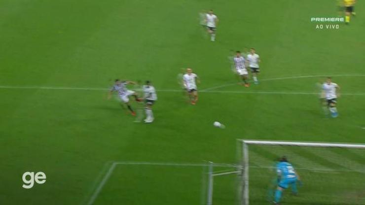 Aos 40 min do 2º tempo - gol de dentro da área de Hulk do Atlético-MG contra o Corinthians