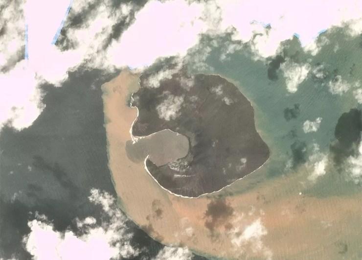 Minissatélite Dove registra imagens do vulcão uma semana após o desastre (30/12/2018) — Foto: Planet Labs, Inc. via BBC