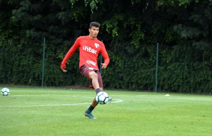 Com aval de Sampaoli, Santos tem interesse em Walce, do sub-20 do São Paulo — Foto: Erico Leonan / site oficial do SPFC