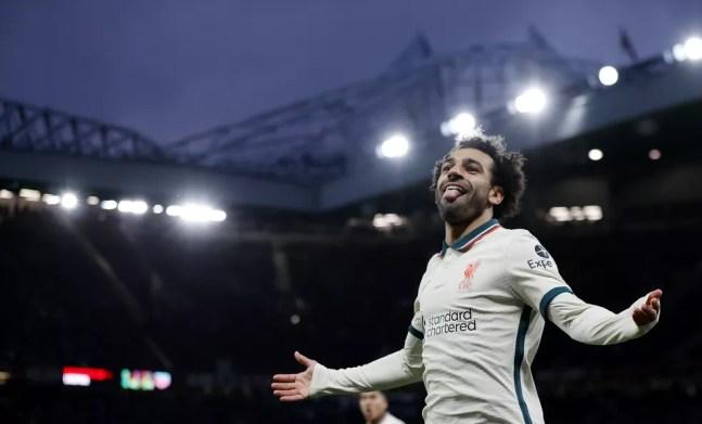 Salah comemora gol marcado sobre o Manchester United — Foto: Phil Noble/Reuters