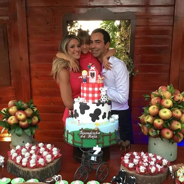Ticiane Pinheiro com a filha e o namorado (Foto: Reprodução/Instagram)