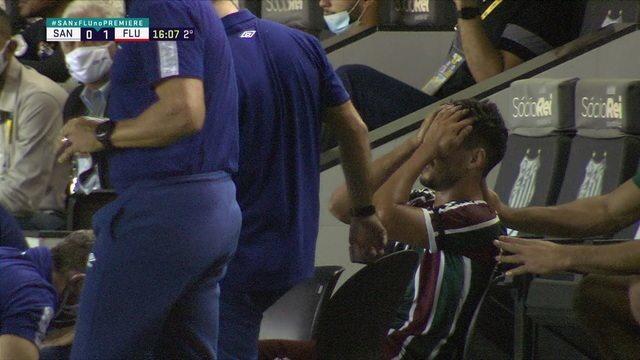 Após ser substituído por lesão, Martinelli chora no banco, aos 16 do 2ºT