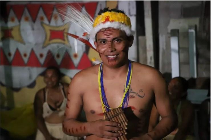 Carlos Roberto Lima Orjuela, conhecido como Buá, pertence à etnia Tuiuka e quer fazer faculdade de enfermagem na Unicamp. — Foto: Fabricio Corsi Arias/G1