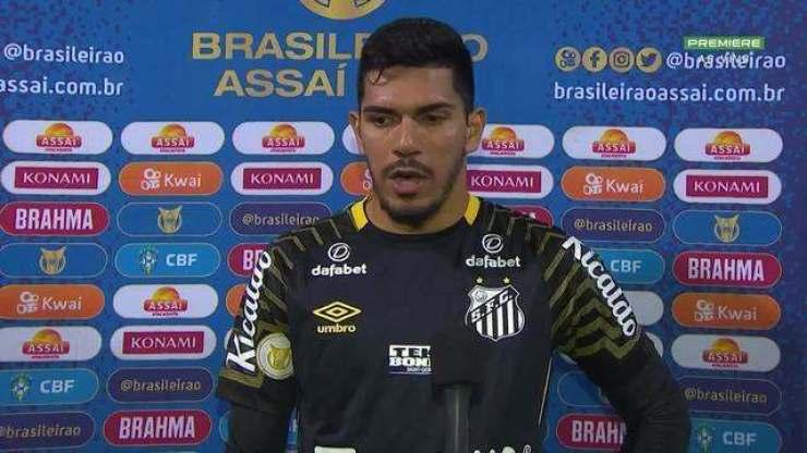 João Paulo celebra a primeira vitória do Santos como visitante no Brasileirão: "Dá mais confiança para o nosso trabalho"