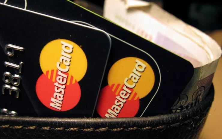 Foto ilustrativa de cartões da bandeira MasterCard em 2016 — Foto: Reuters
