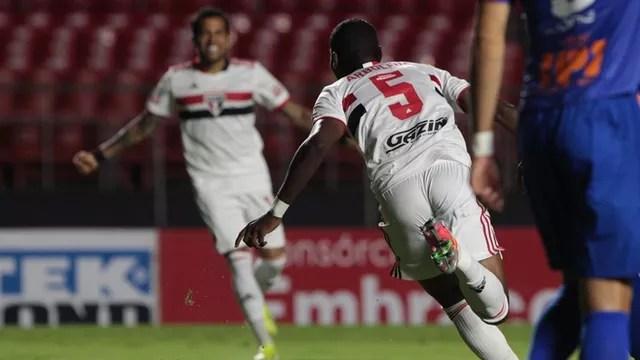 Arboleda comemora gol do São Paulo