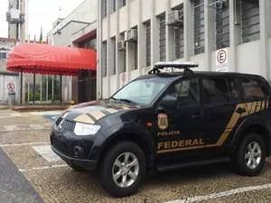 Polícia Federal chegou cedo na câmara de Rio Preto  (Foto: Victor Pizeta / TVTEM)