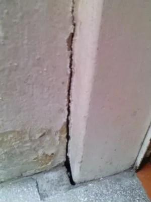 Na casa de Teresa, as fissuras foram causadas pela vibração (Foto: Arquivo pessoal)