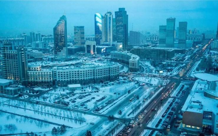 O russo é a língua escolhida em cidades do Cazaquistão como a capital, Astana (Foto: BBC/Taylor Weidman)