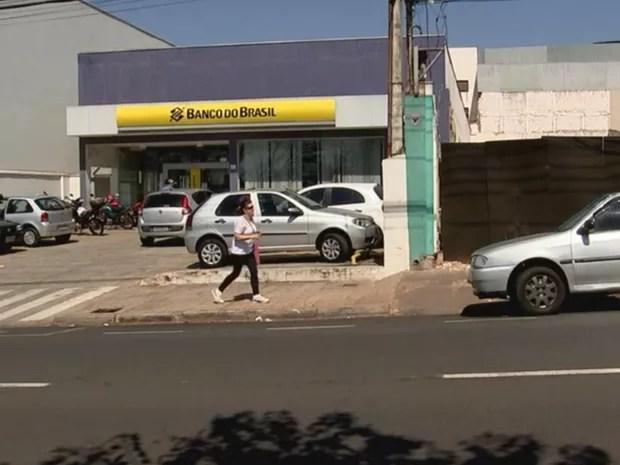 Assalto foi nesta agência bancária na avenida Mirassolândia (Foto: Reprodução / TV TEM)