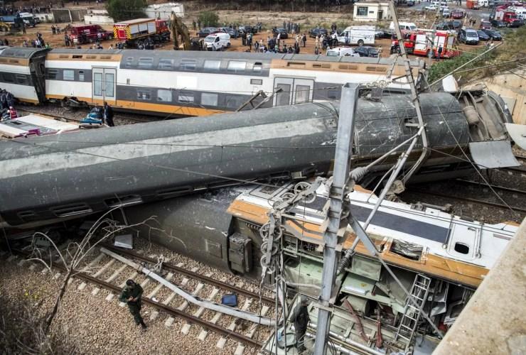Trem descarrilou nesta terça-feira (16) em Bouknadel, no Marrocos — Foto: Fadel Senna/ AFP