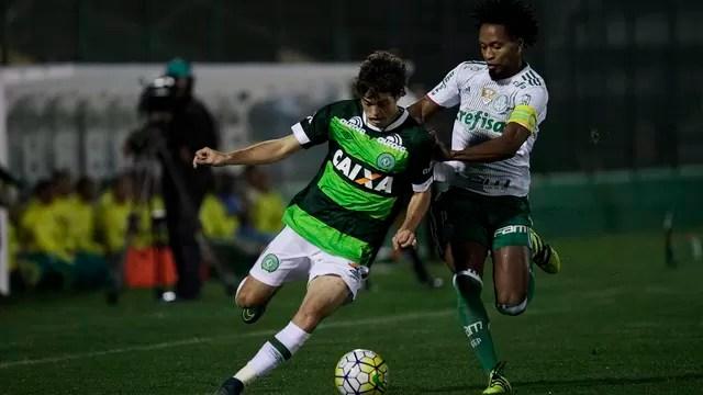 Com goleiros como protagonistas, Chapecoense e Palmeiras empatam em SC