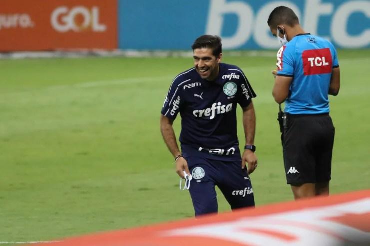 Abel Ferreira, técnico do Palmeiras, na partida contra o Atlético-MG — Foto: Fernando Moreno/Estadão Conteúdo