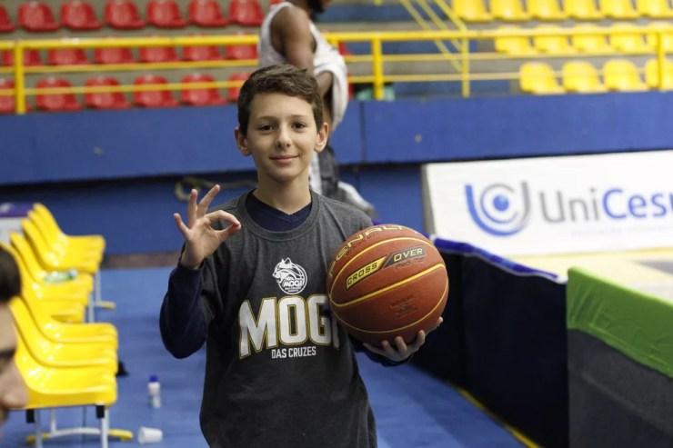 Embora ainda jovem, Davi já sabe o que quer para o futuro: jogar basquete — Foto: Suelenn Ladesa/Mogi Basquete