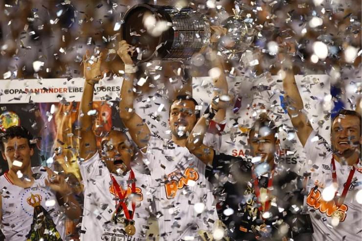 Libertadores conquistada pelo Santos em 2011 completa 10 anos nesta terça — Foto: Ricardo Saibun/Santos FC