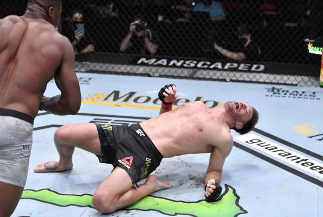 Stipe Miocic cai nocauteado por Ngannou no UFC 260 — Foto: Getty Images