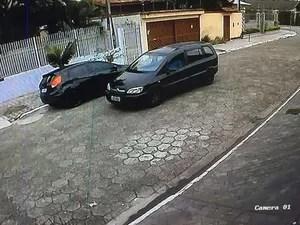 Sargento da PM foi identificado após mulher reconhecer carro em imagens que circulam pela web em Praia Grande (Foto: G1)