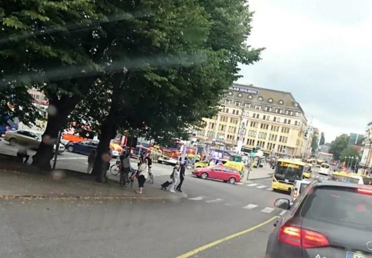 Ataque ocorreu na principal praça de Turku (Foto: LEHTIKUVA via REUTERS)