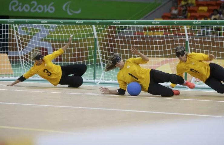 Seleção feminina de goalball tenta primeira medalha paralímpica — Foto: Ricardo Moraes / Reuters