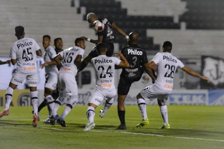 Santos perdeu por 3 a 0 para a Ponte Preta — Foto: PontePress/ÁlvaroJr