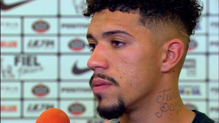 Douglas comemora primeiro gol pelo Corinthians: 