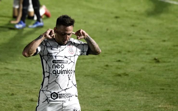 Gustavo Mosquito, do Corinthians, comemora o gol anotado contra o Bragantino — Foto: Marcos Ribolli